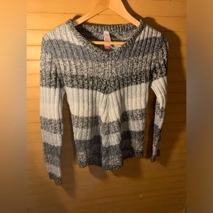 No boundaries long sleeve v neck sweater